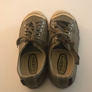 Keen Coronado size 6